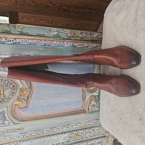 Chic Brown To the Knee Boots